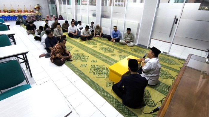Kuatkan Ukhuwah, Yayasan Nur Hidayah Surakarta Gelar Safari Shalat Berjama'ah Gambar Kosong